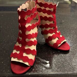 WORN ONCE! ✨👠 Kelly & Katie Dark Red Wavey Open Toe Heels Gold Zipper Closure